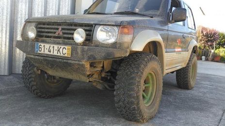 Mitsubishi Pajero • 1992 • 299,999 km