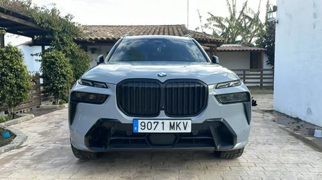BMW X7 • 2023 • 50,000 km