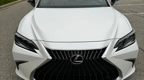 Lexus ES 350 • 2022 • 68,000 km