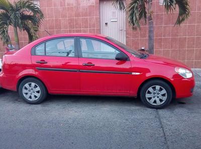 Dodge Attitude • 2011 • 98,000 km