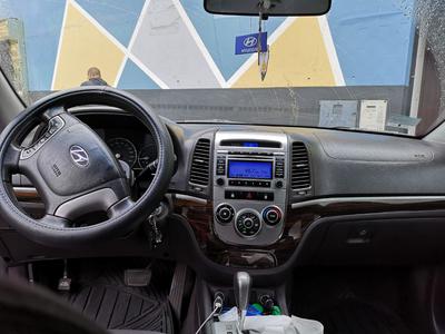 Hyundai Santa Fe • 2010 • 117,000 km