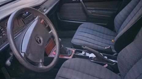 Mercedes-Benz 190 E • 1993 • 338,000 km