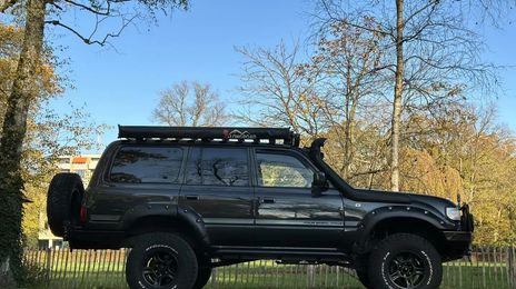 Toyota Land Cruiser • 1990 • 276,000 km