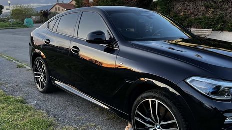 BMW X6 • 2019 • 107,000 km