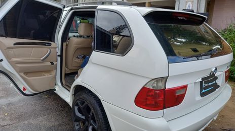 BMW X5 • 2006 • 122,000 km