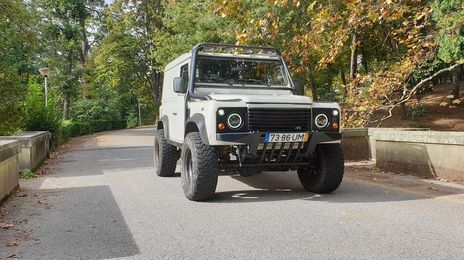 Land Rover Defender • 2003 • 135,000 km