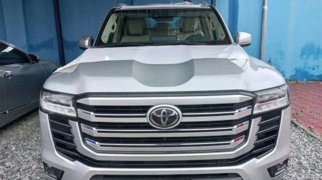 Toyota Land Cruiser • 2020 • 50,000 km