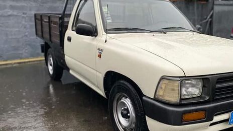 Toyota Hilux • 1984 • 267,000 km