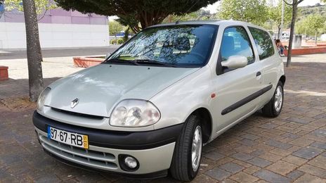 Renault Clio • 2001 • 119,999 km