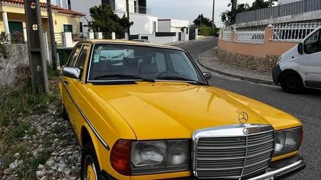 Mercedes-Benz 200 - 300 • 1978 • 400,000 km