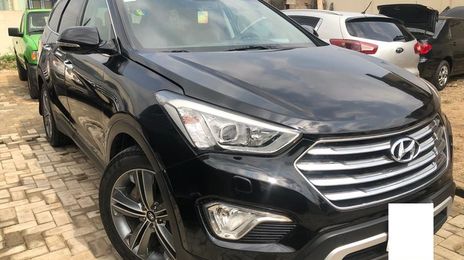 Hyundai Santa Fe • 2018 • 50,000 km