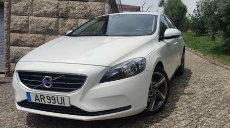 Volvo V40 • 2014 • 145,014 km