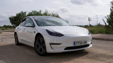 Tesla Model 3 • 2021 • 122,000 km