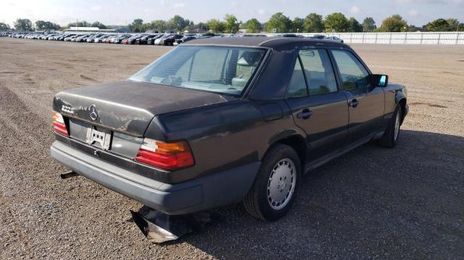 Mercedes-Benz 200 - 300 • 1989 • 50,000 km