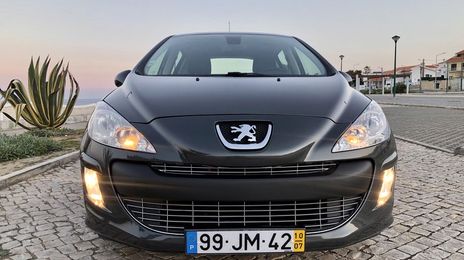 Peugeot 308 • 2010 • 183,000 km