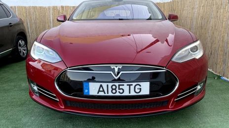 Tesla Model S • 2013 • 80,100 km
