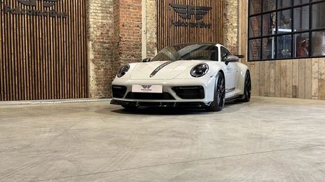 Porsche 911 • 2023 • 6,000 km