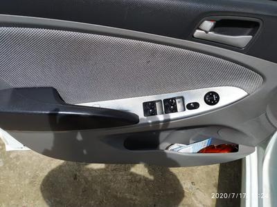 Hyundai Accent • 2012 • 222,000 km