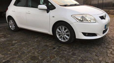Toyota Auris • 2009 • 220,000 km