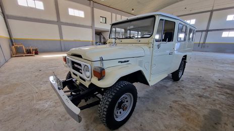 Toyota Hilux • 1980 • 152,000 km