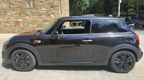 MINI Cooper • 2019 • 17,500 km