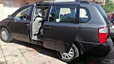 Kia Carnival • 2012 • 198,000 km