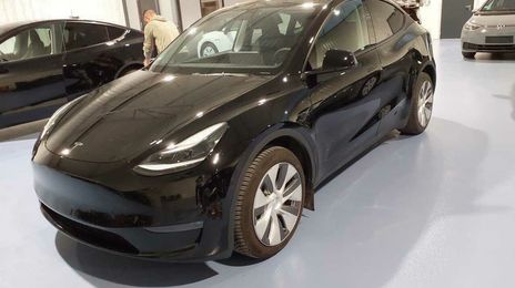 Tesla Model Y • 2022 • 10,784 km