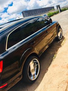 Audi Q7 • 2007 • 80,000 km