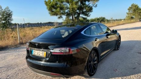 Tesla Model S • 2015 • 95,000 km