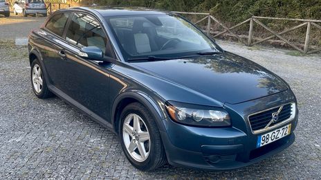 Volvo C30 • 2008 • 200,000 km