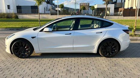 Tesla Model 3 • 2021 • 71,000 km