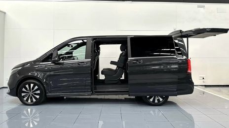 Mercedes-Benz 210 Van • 2021 • 33,000 km