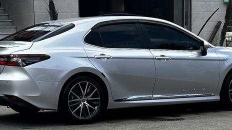 Toyota Camry Hybrid • 2023 • 110,000 km