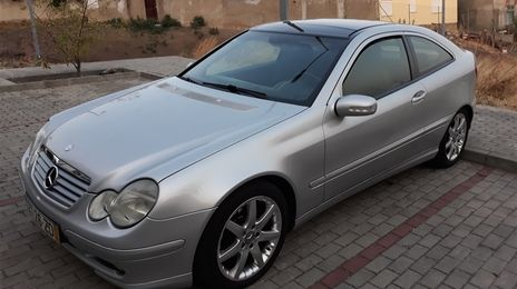 Mercedes-Benz C • 2001 • 125,000 km