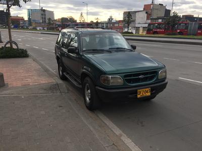 Ford Explorer • 1999 • 180,000 km