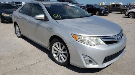 Toyota Camry Hybrid • 2012 • 12 km