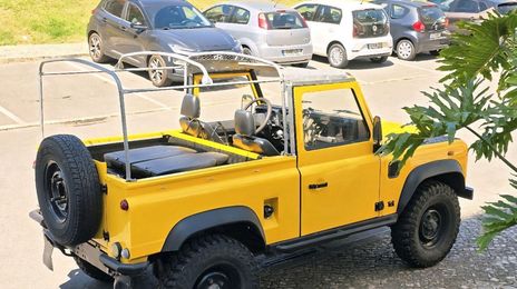 Land Rover Defender • 1996 • 70,000 km