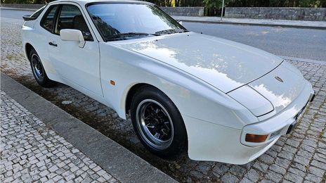 Porsche 944 • 1982 • 40,000 km