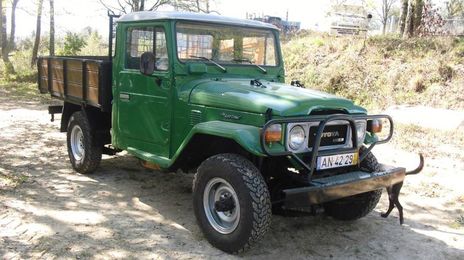 Toyota Land Cruiser • 1982 • 300,000 km