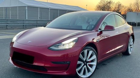 Tesla Model 3 • 2019 • 101,000 km