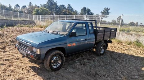 Nissan Pickup • 1988 • 190,000 km