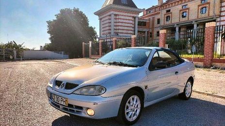 Renault Mégane • 2002 • 249,999 km