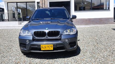 BMW X5 • 2013 • 112,000 km