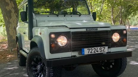 Land Rover Defender • 2002 • 127,329 km