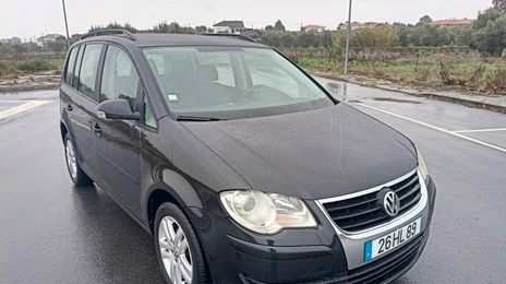 Volkswagen Touran • 2009 • 262,000 km