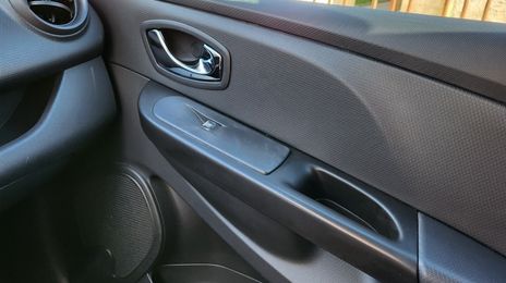 Renault Clio • 2013 • 179,000 km