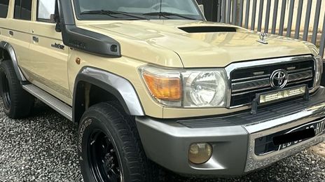 Toyota Land Cruiser • 2020 • 30,000 km