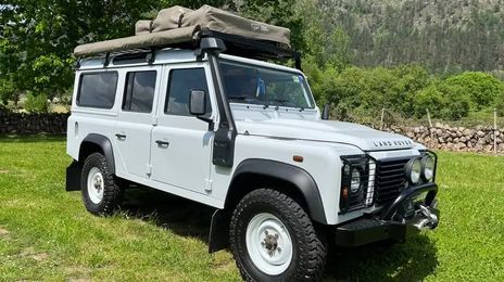 Land Rover Defender • 2014 • 180,000 km