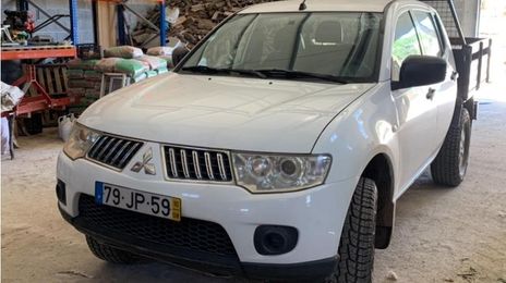 Mitsubishi L200 • 2010 • 300,000 km