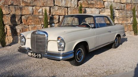 Mercedes-Benz 200 - 300 • 1980 • 90,000 km